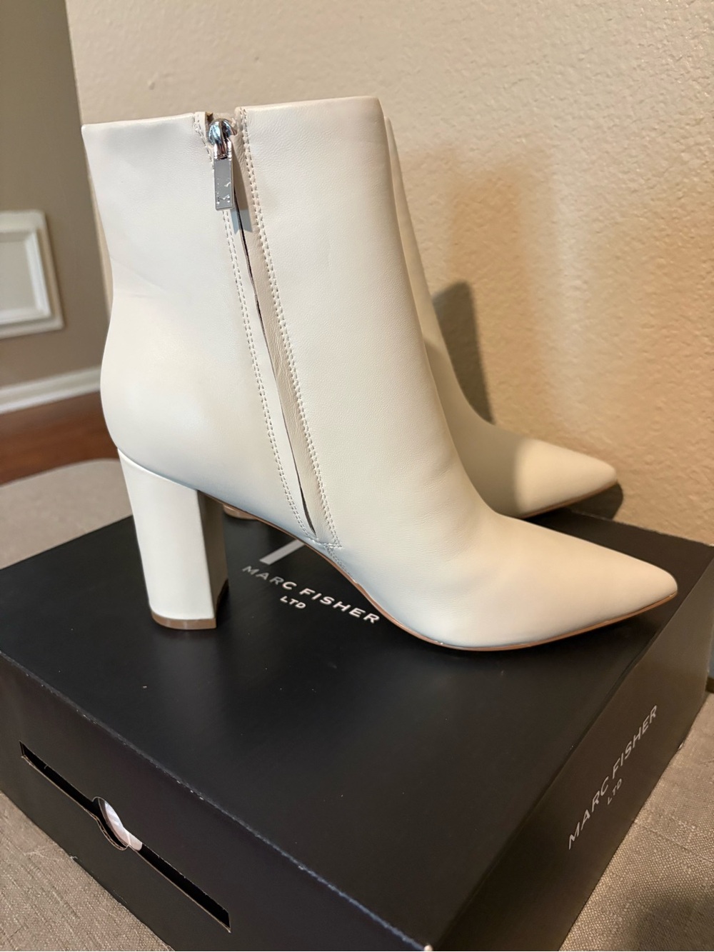 Marc Fisher LTD Ulani Pointy Toe Bootie in Ivory Leather Size 9.5